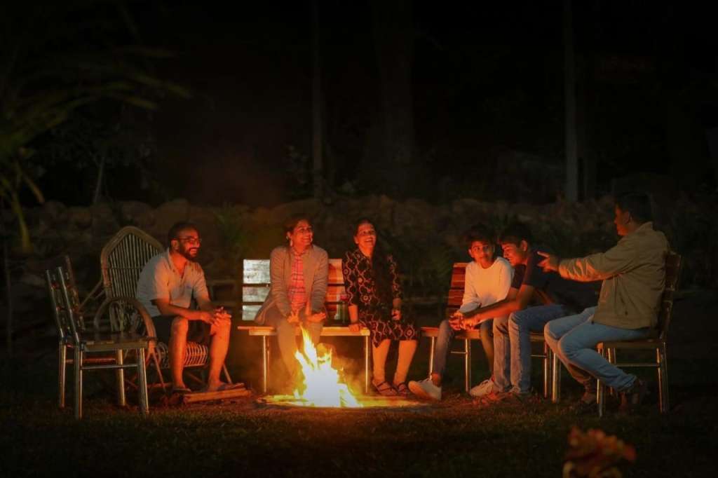 campfire in dandeli